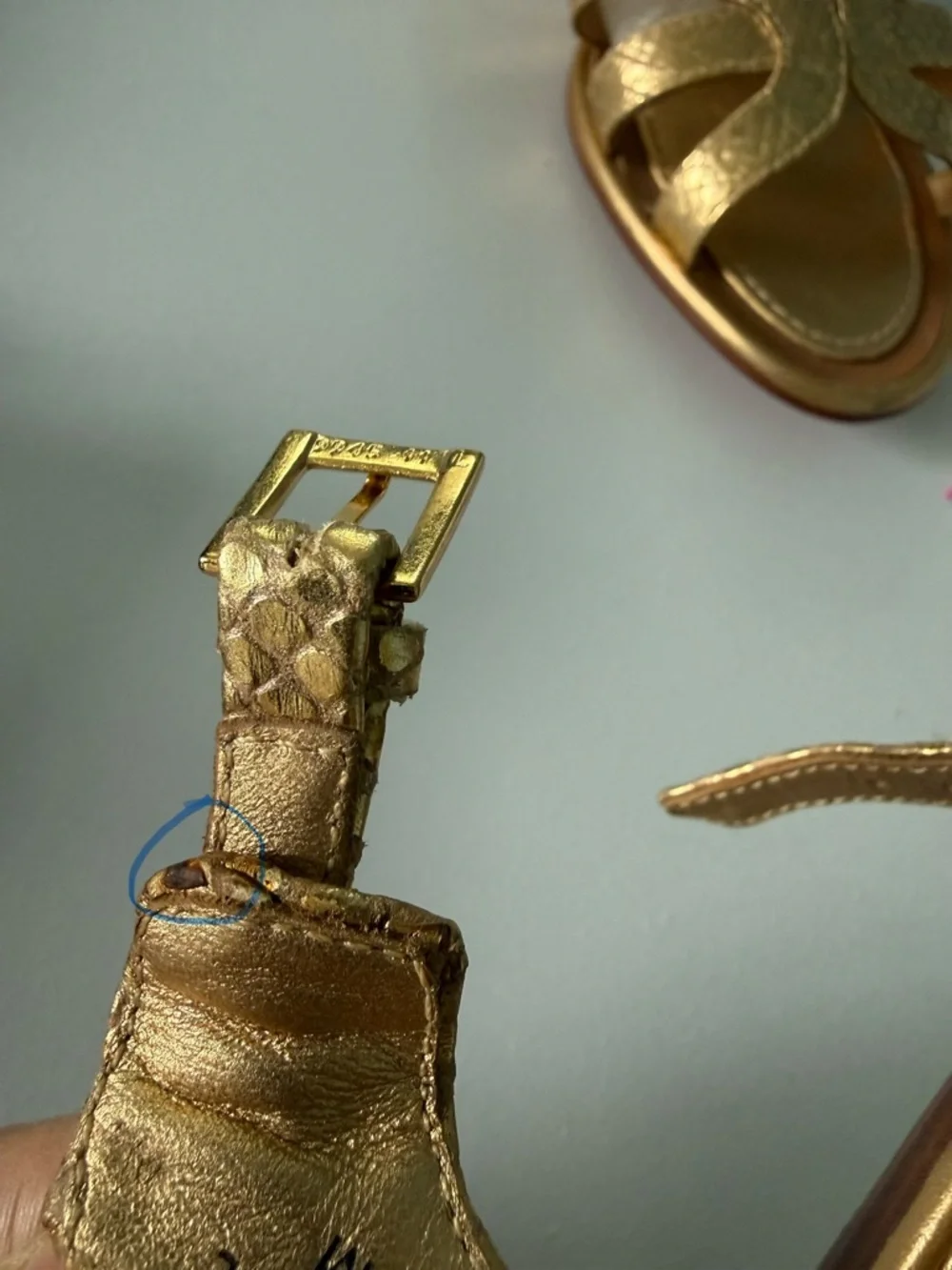 Kate Spade Gold Metallic Snake Embossed Strappy Flat Sandals Ankle Strap Size 8M
